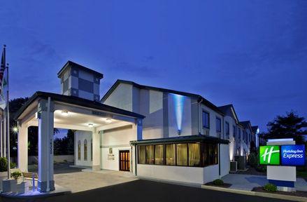 Hotel Express Cleveland Airport - By Ihg Brook Park