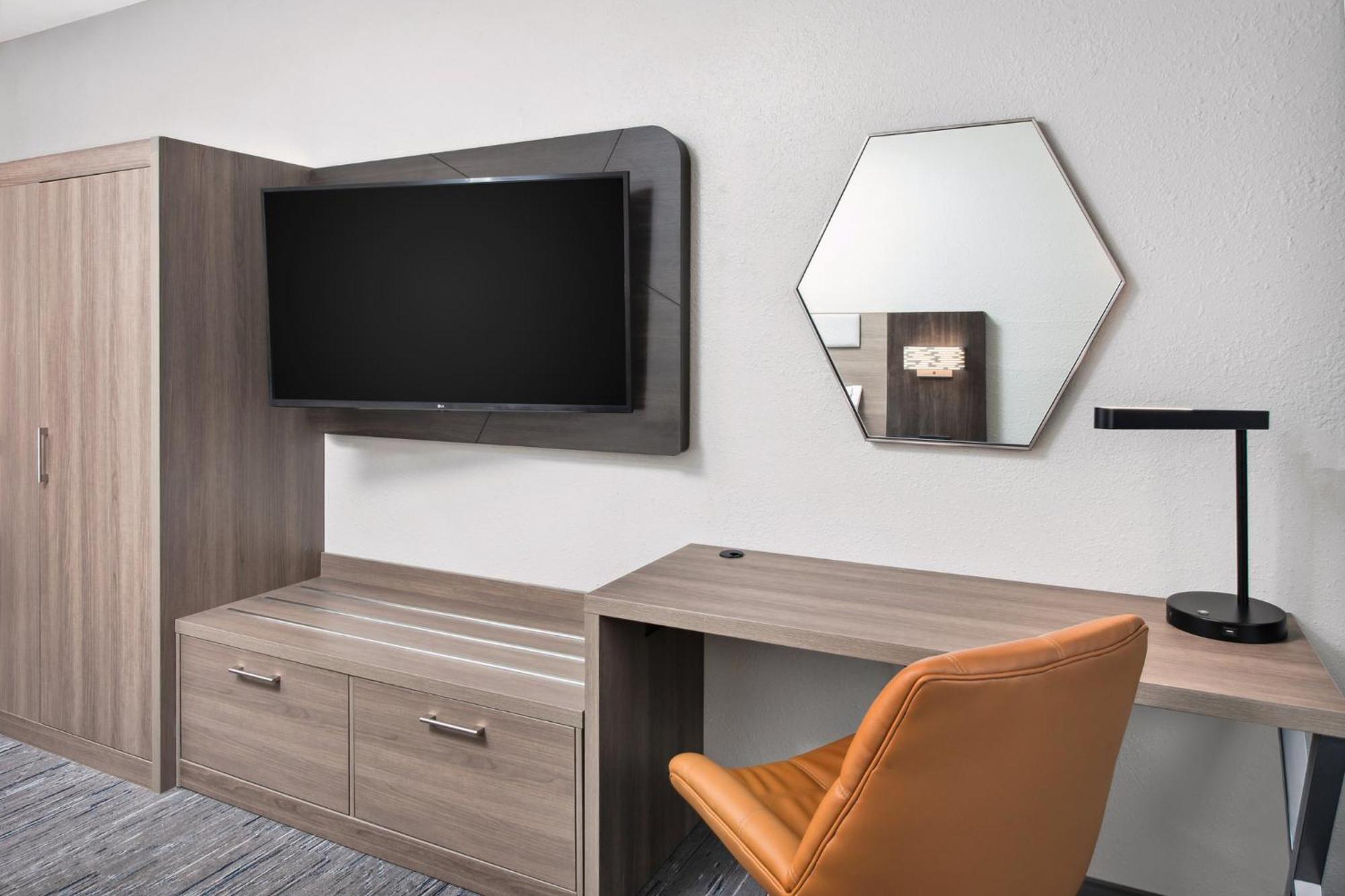 Hotel Express Cleveland Airport - By Ihg 2*