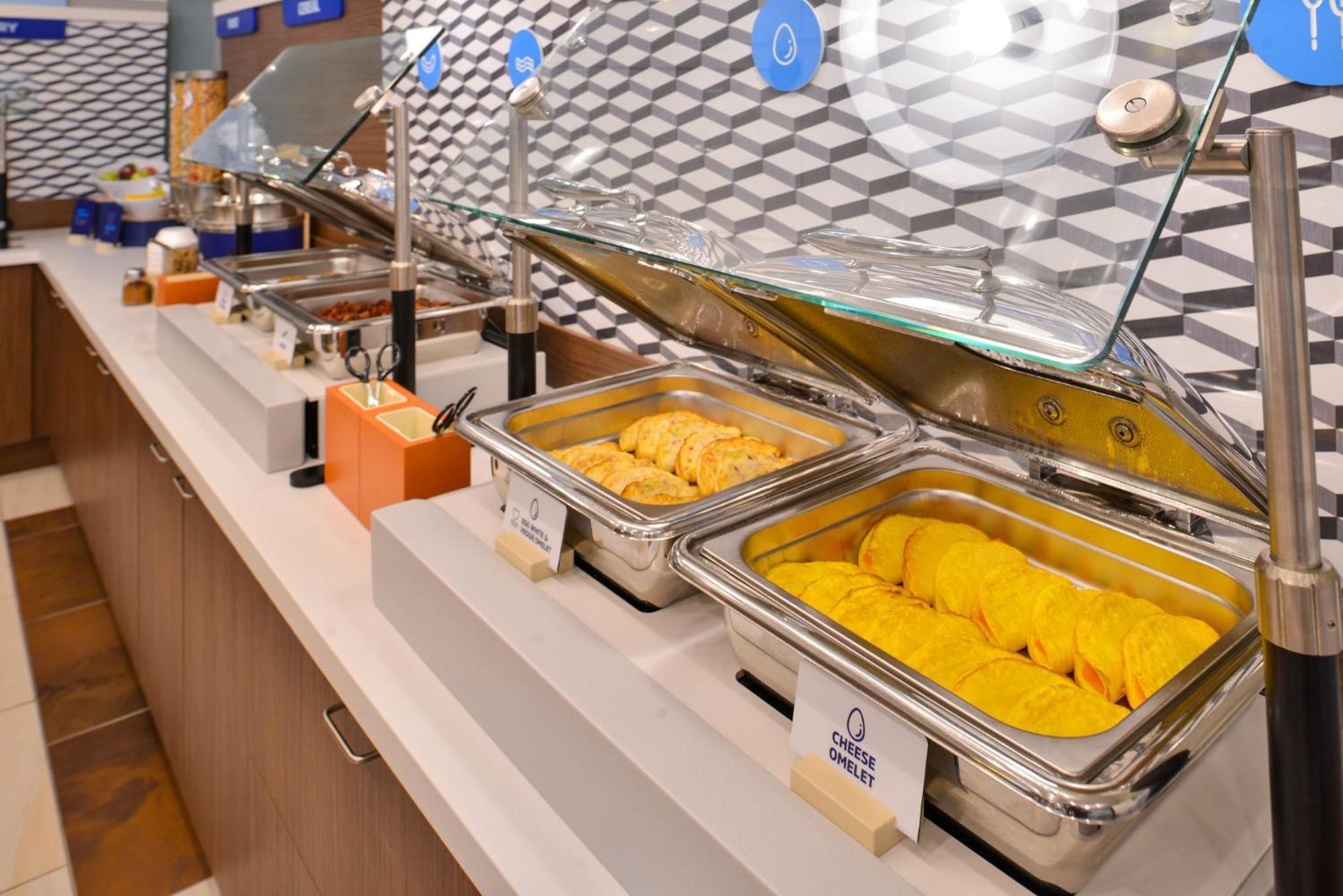 Express Cleveland Airport - By Ihg Hotel 2*