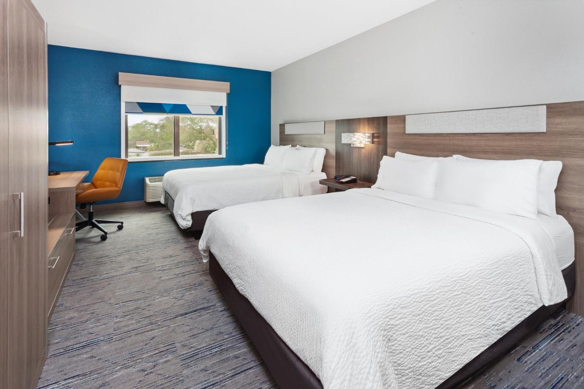 Express Cleveland Airport - By Ihg Hotel 2*