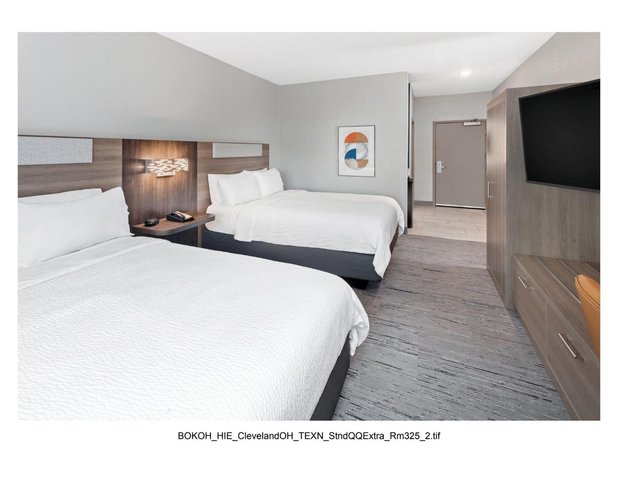 Express Cleveland Airport - By Ihg