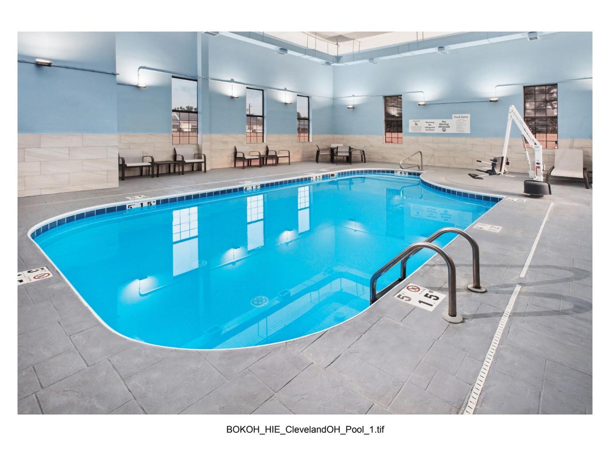Hotel Express Cleveland Airport - By Ihg 2*