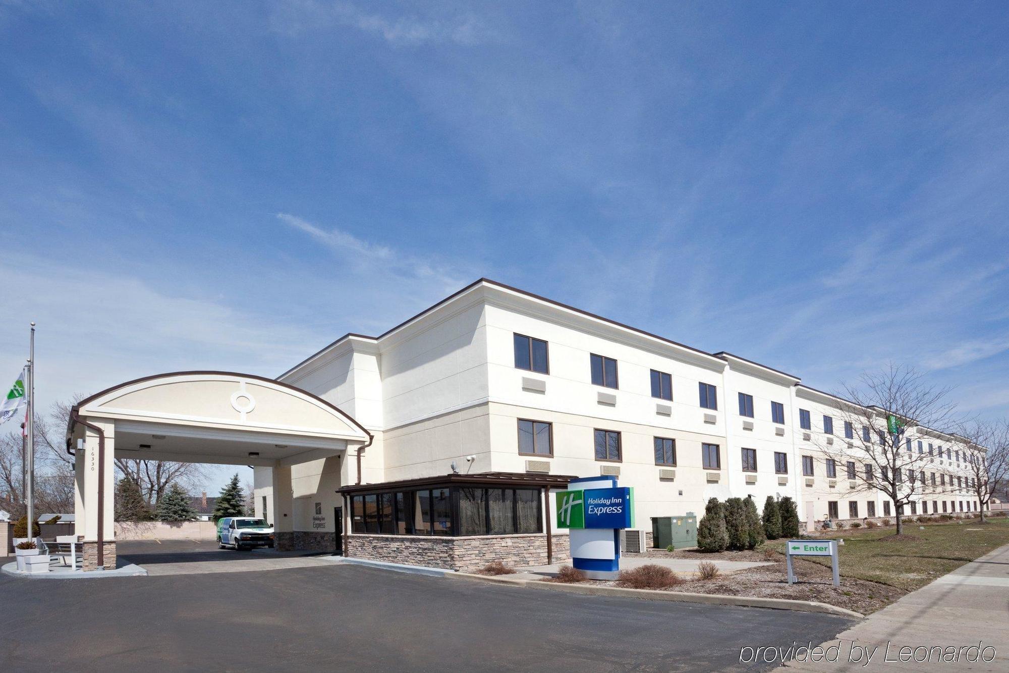 Hotel Express Cleveland Airport - By Ihg
