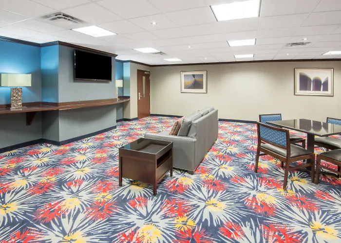 Holiday Inn Express Cleveland Airport - Brook Park By Ihg