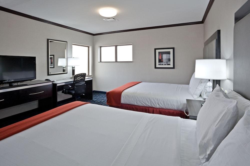 Express Cleveland Airport - By Ihg Hotel