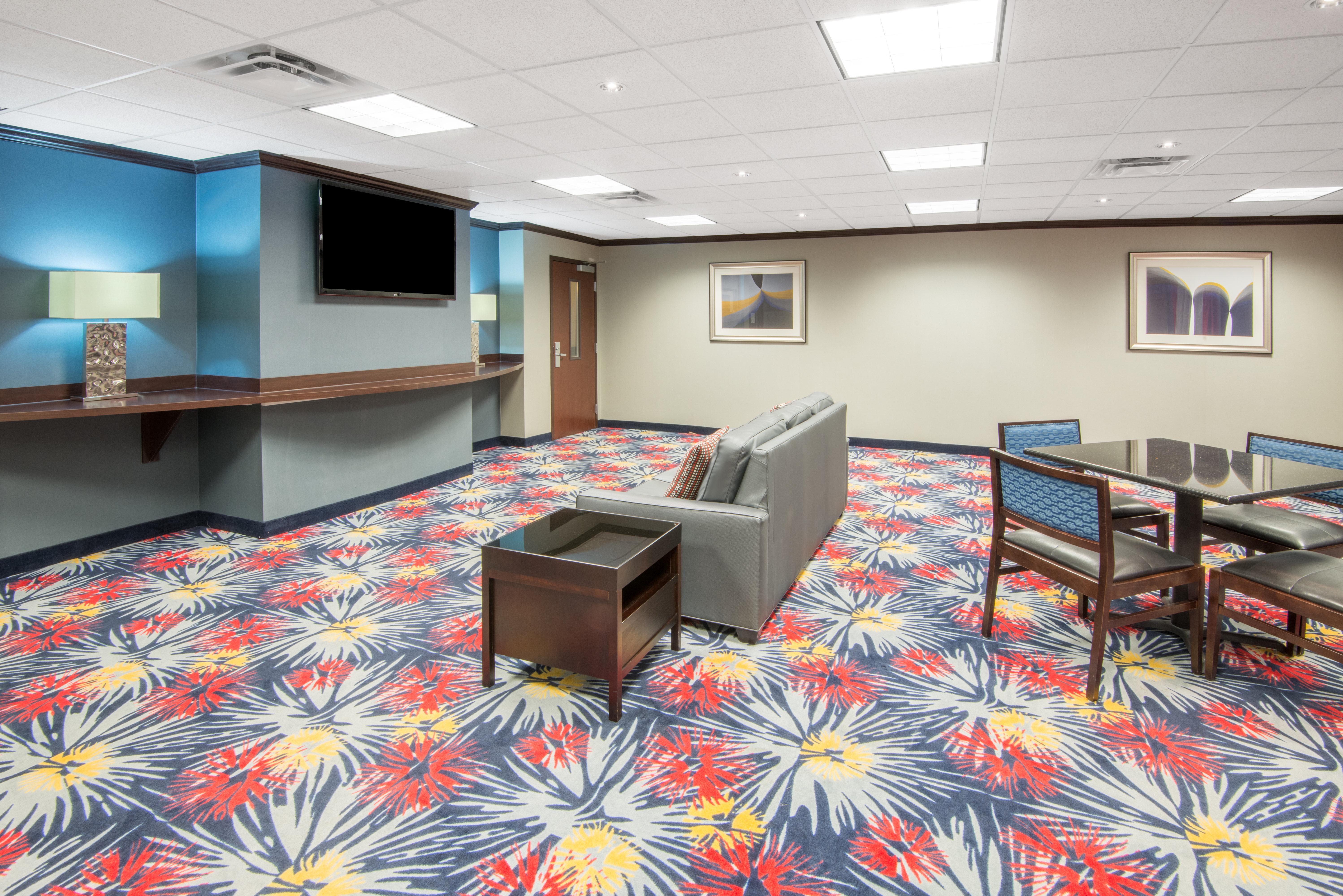 Express Cleveland Airport - By Ihg Hotel