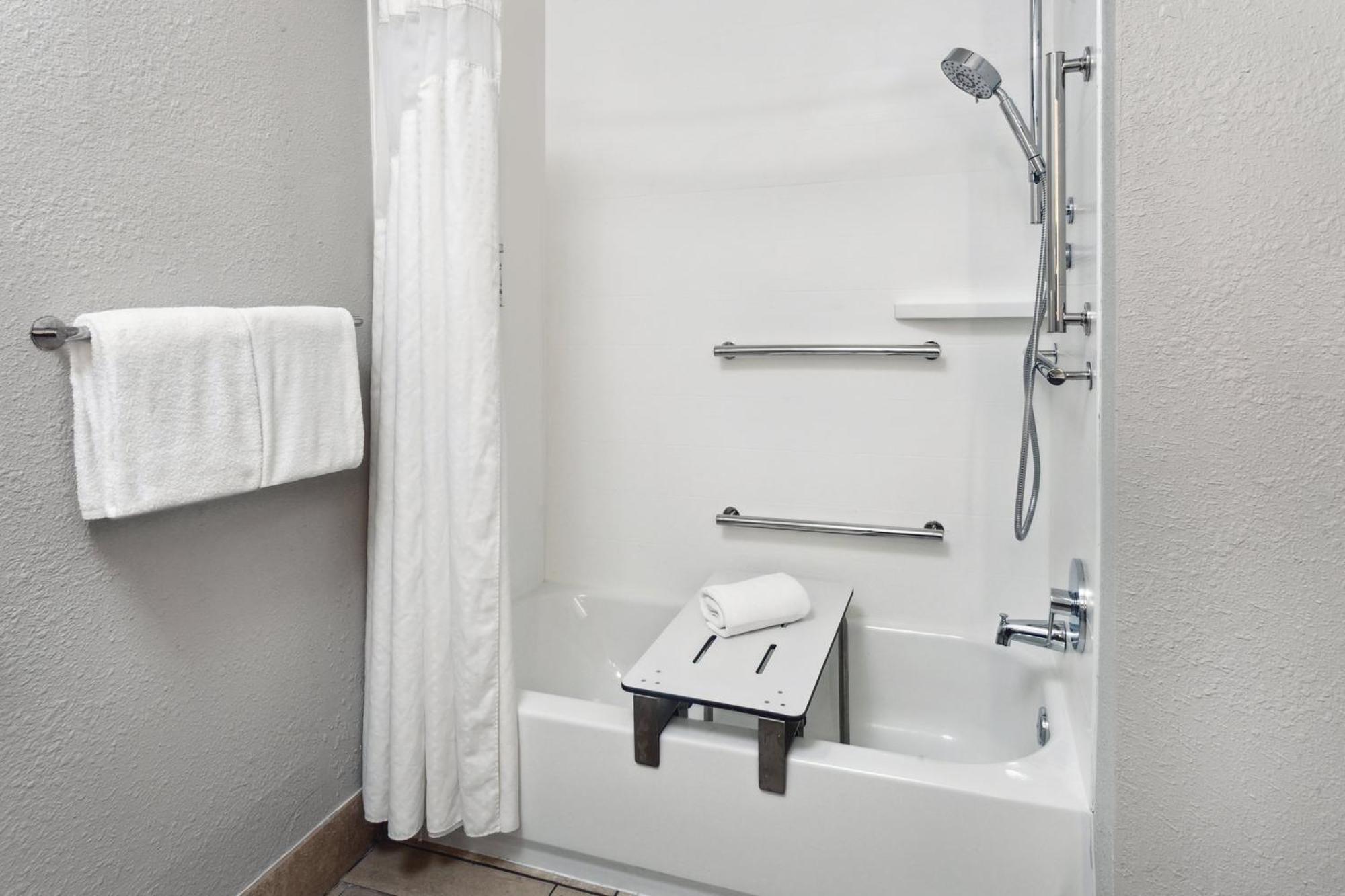 Express Cleveland Airport - By Ihg 2* Brook Park