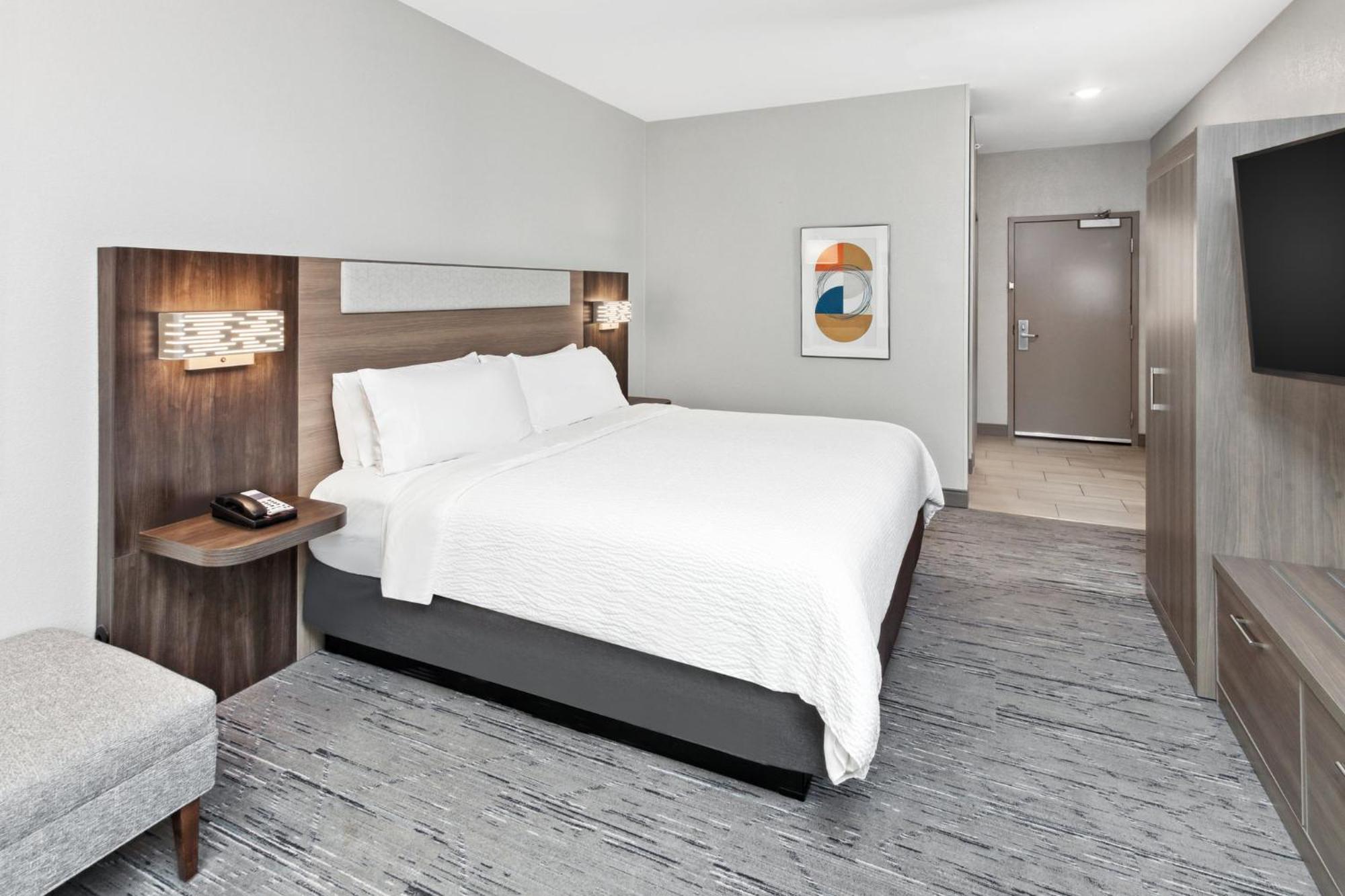 Hotel Express Cleveland Airport - By Ihg