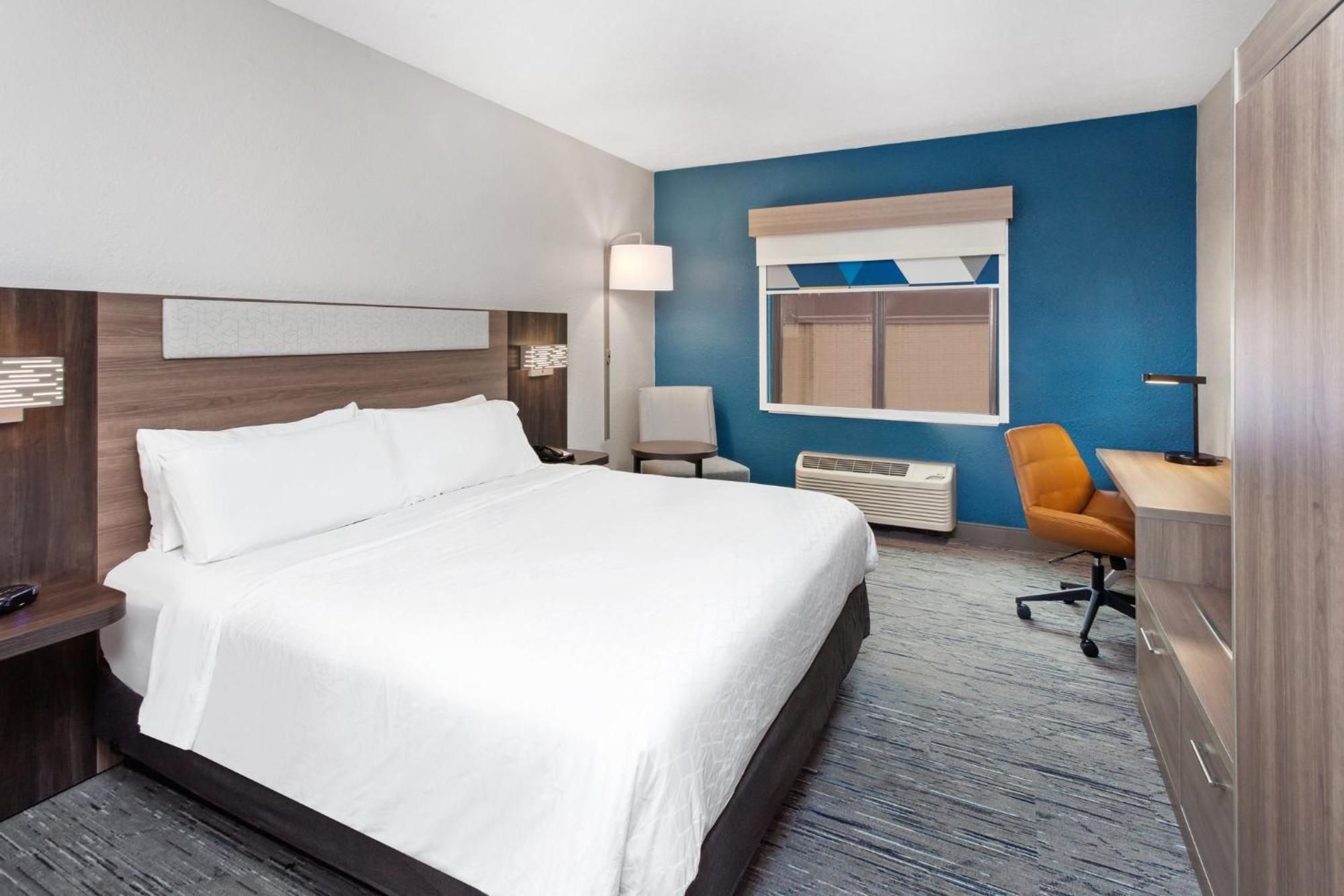 Express Cleveland Airport - By Ihg Hotel 2*
