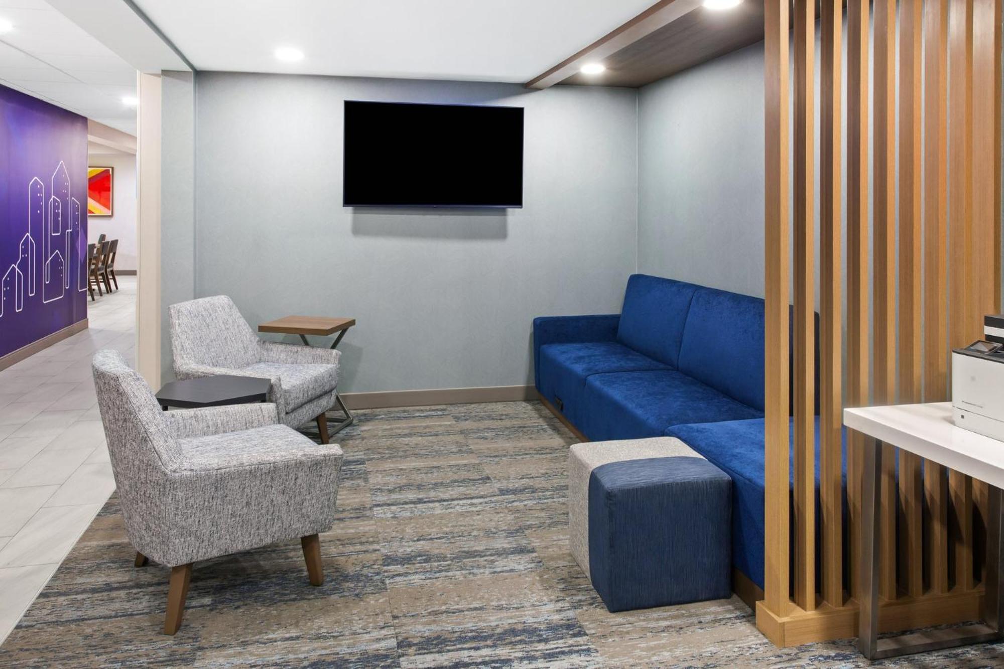 Express Cleveland Airport - By Ihg Hotel Brook Park