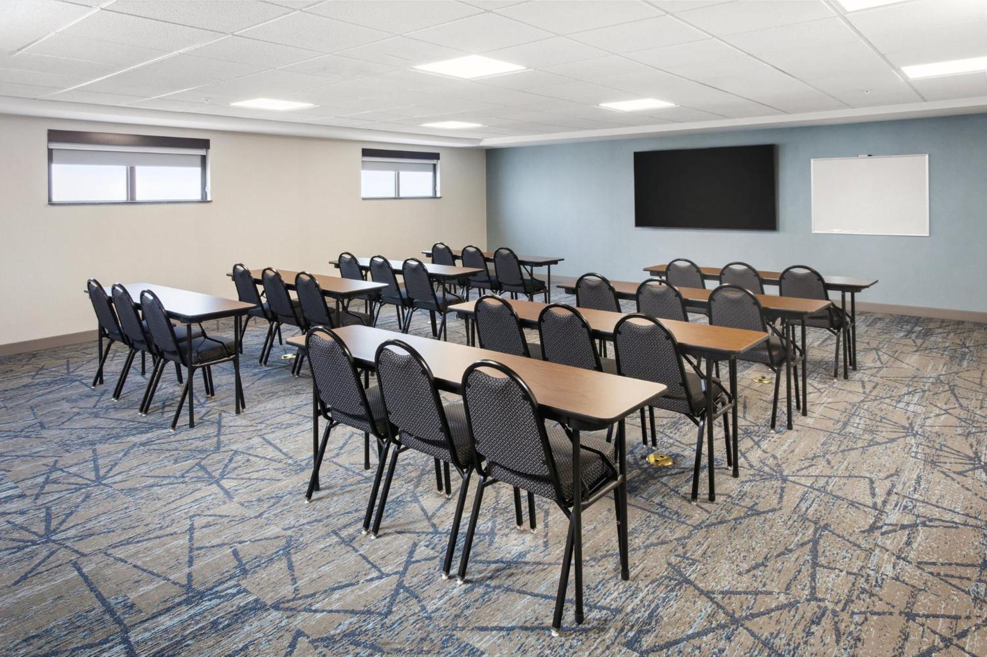 Express Cleveland Airport - By Ihg Hotel Brook Park