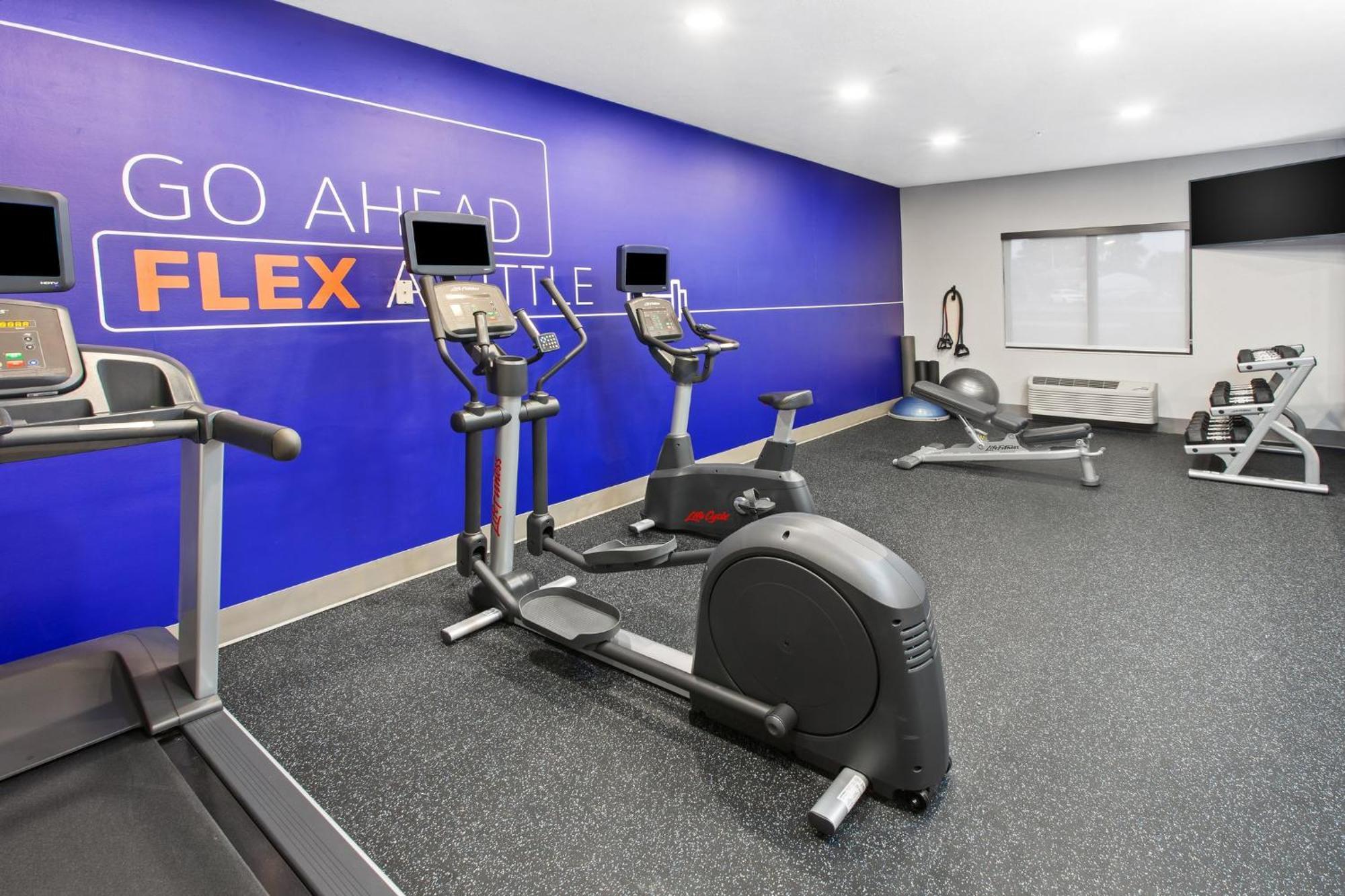 Hotel Express Cleveland Airport - By Ihg Brook Park