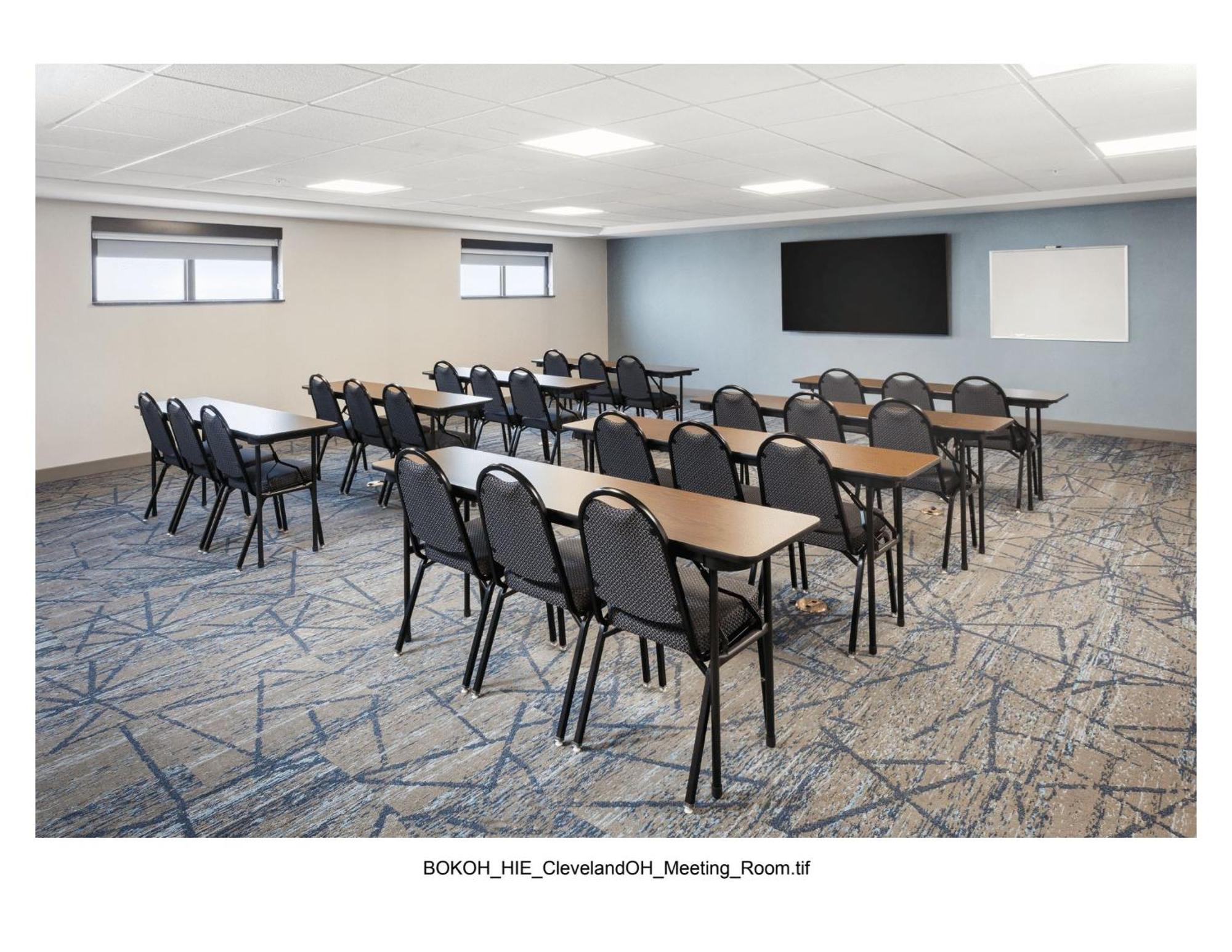 Hotel Express Cleveland Airport - By Ihg 2*