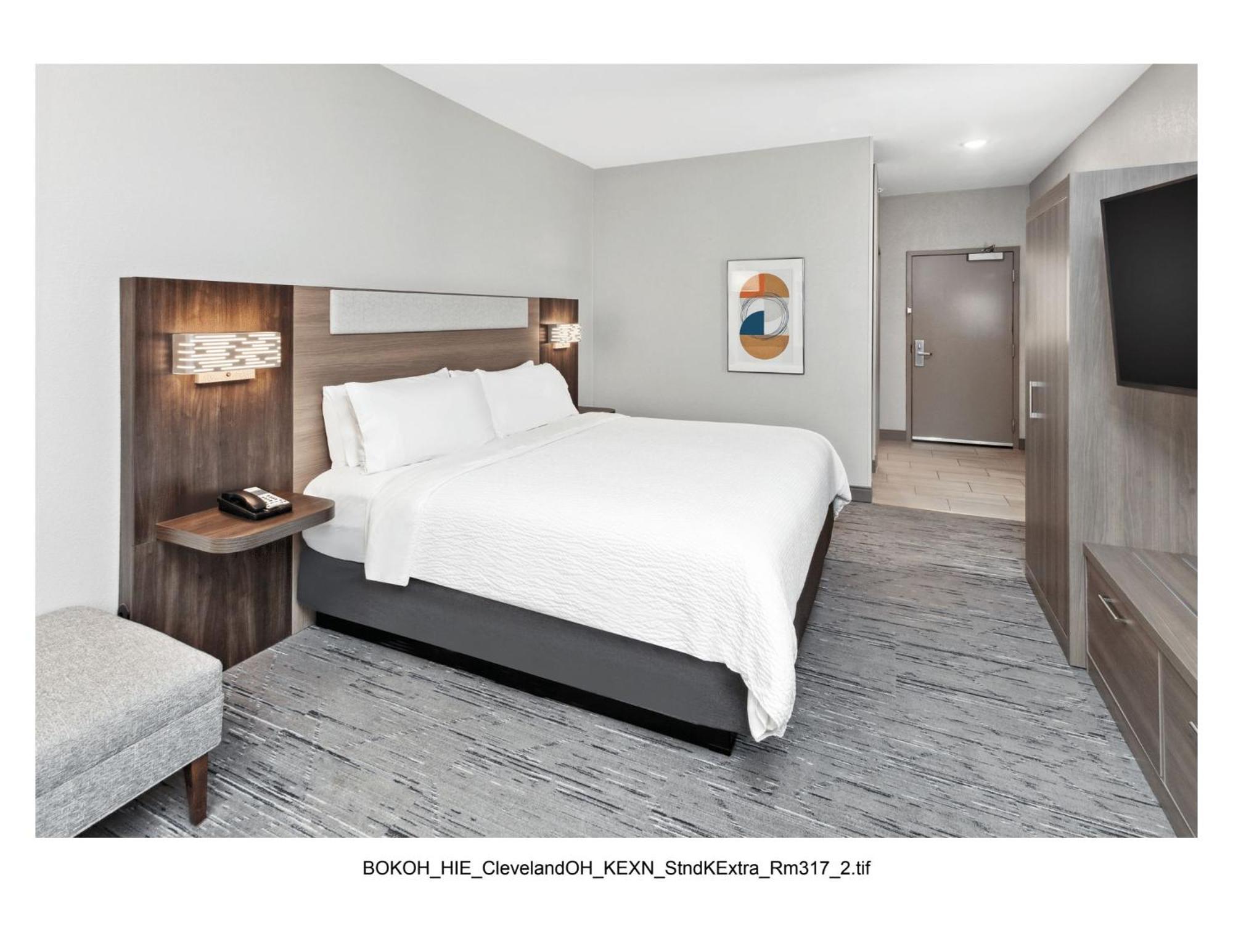 Express Cleveland Airport - By Ihg Hotel