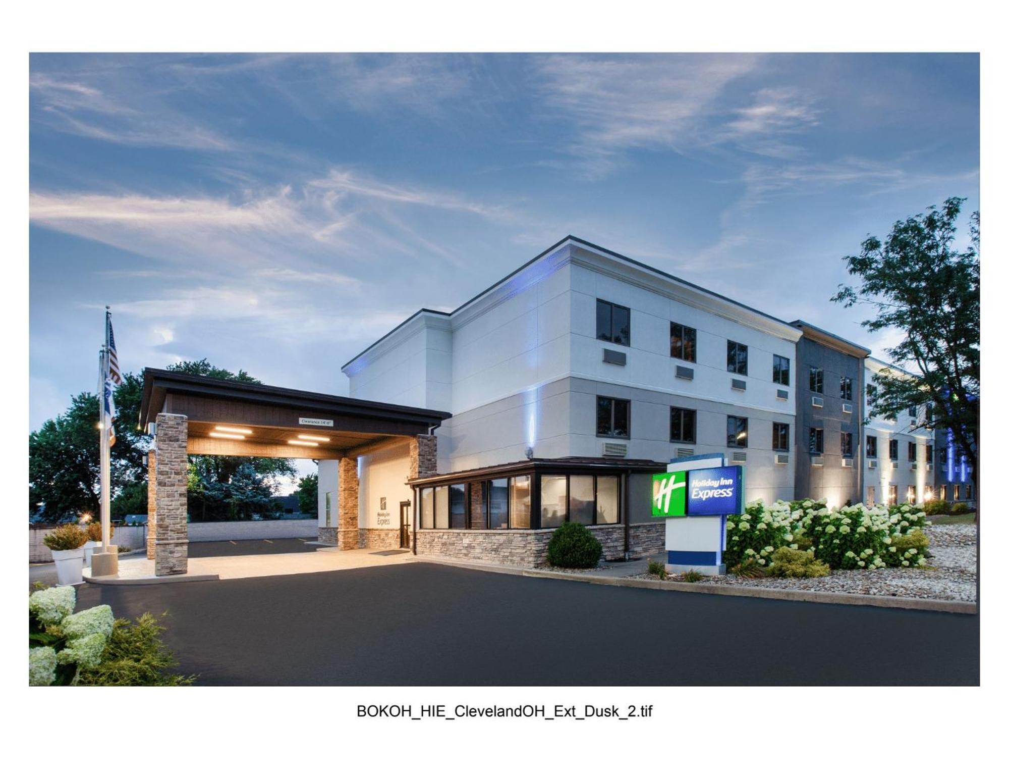 Express Cleveland Airport - By Ihg Brook Park