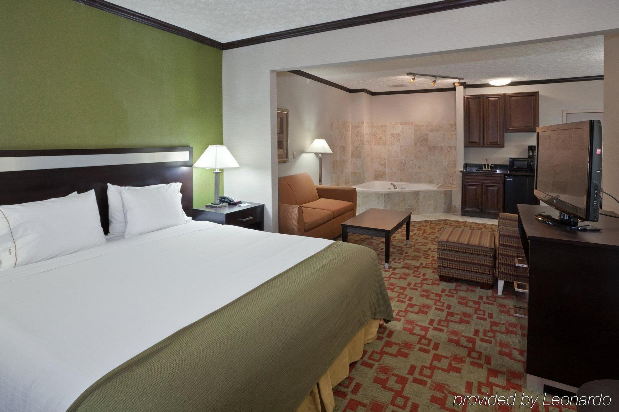 Hotel Express Cleveland Airport - By Ihg