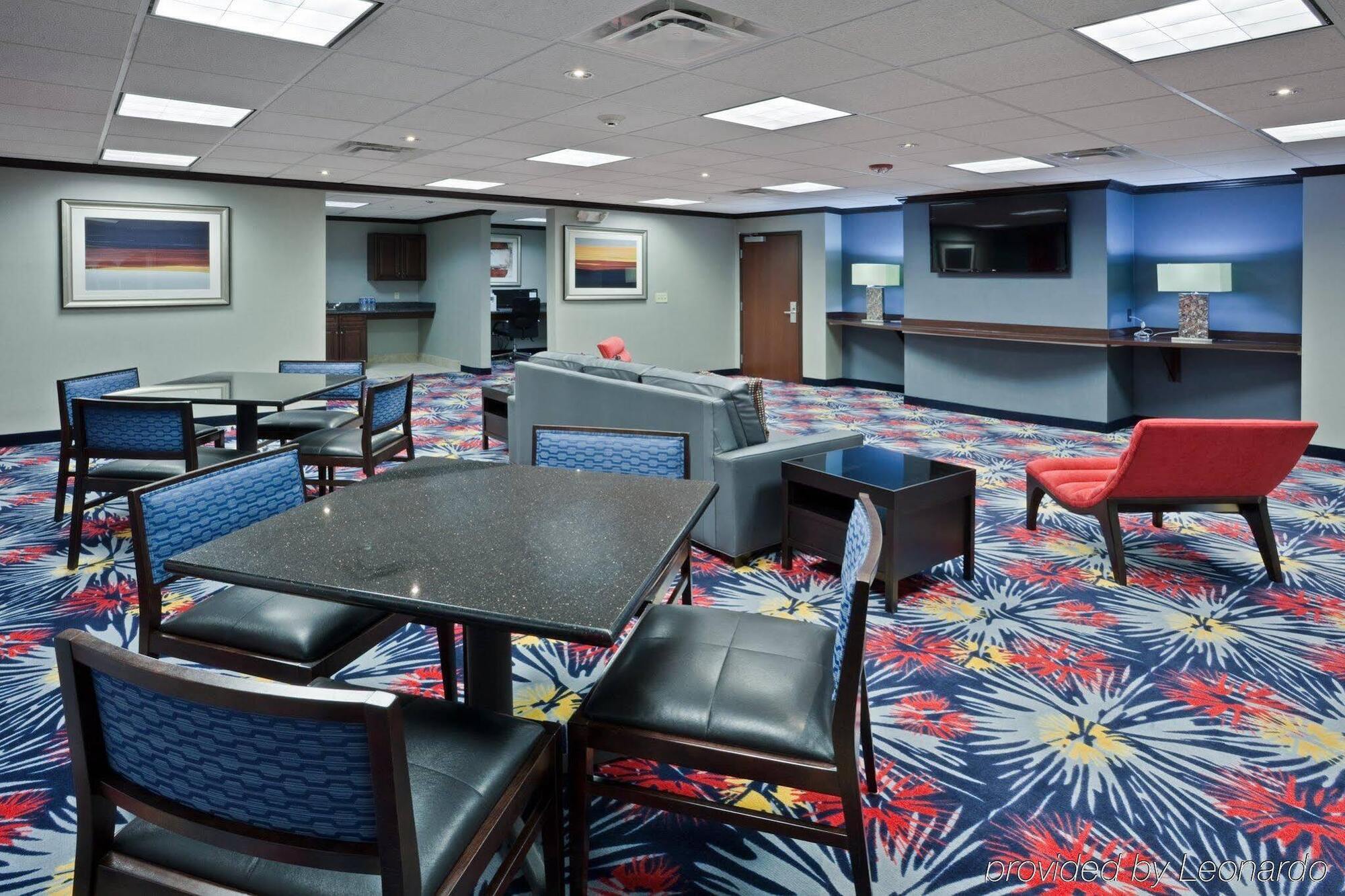 Express Cleveland Airport - By Ihg Hotel